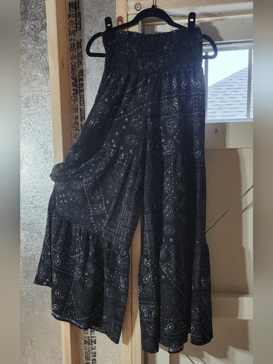 POL Pants - SOLD!! NEW!!!"POL Style" Fabulous & Flowy Black Paisley WideLeg Pants , NWT